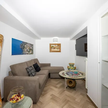 House דירה