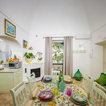 דירה House